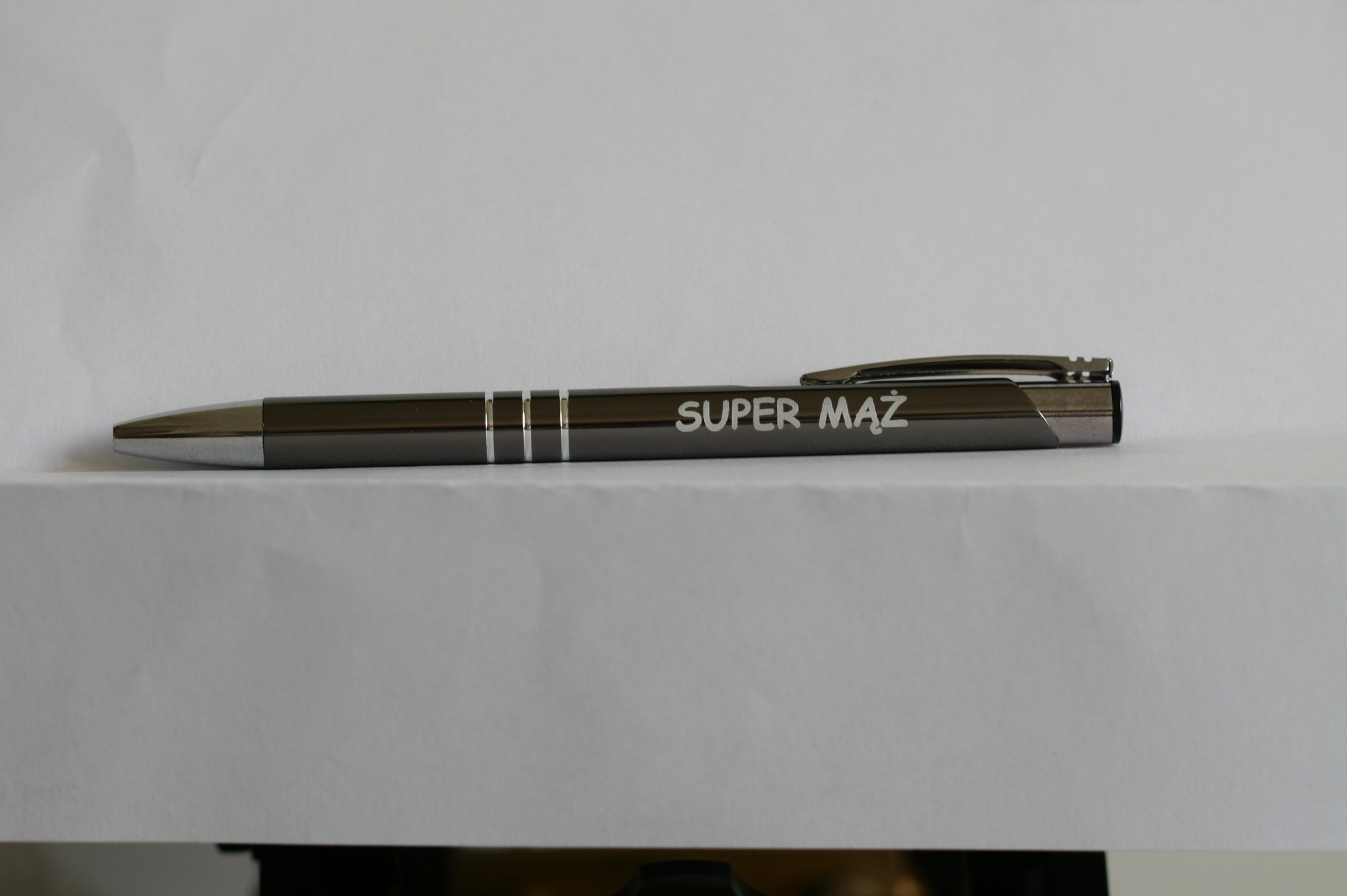 Grawer laserowy na długopisie — grawer super maz